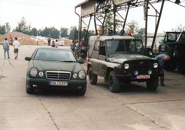 30 E- Klasse und UAZ